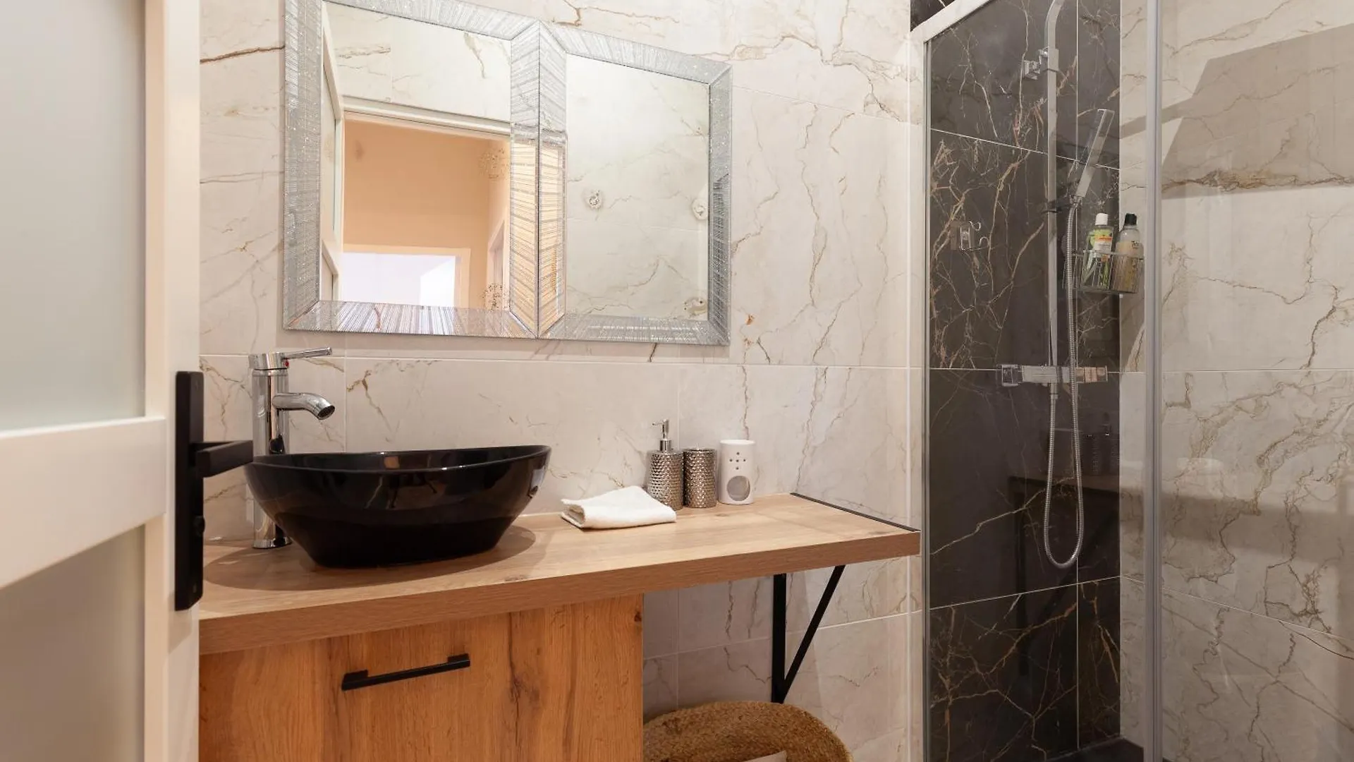 Apartment Appartement Pour 7 A Marseille